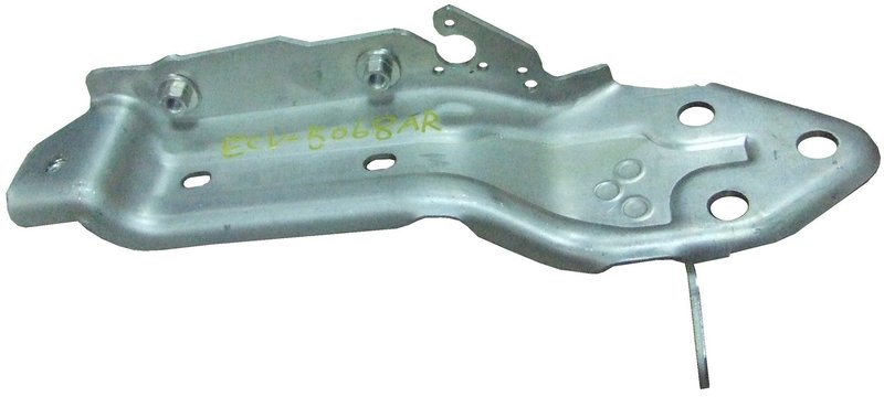 TechPro GM1245106 Fender Brace - Front Right